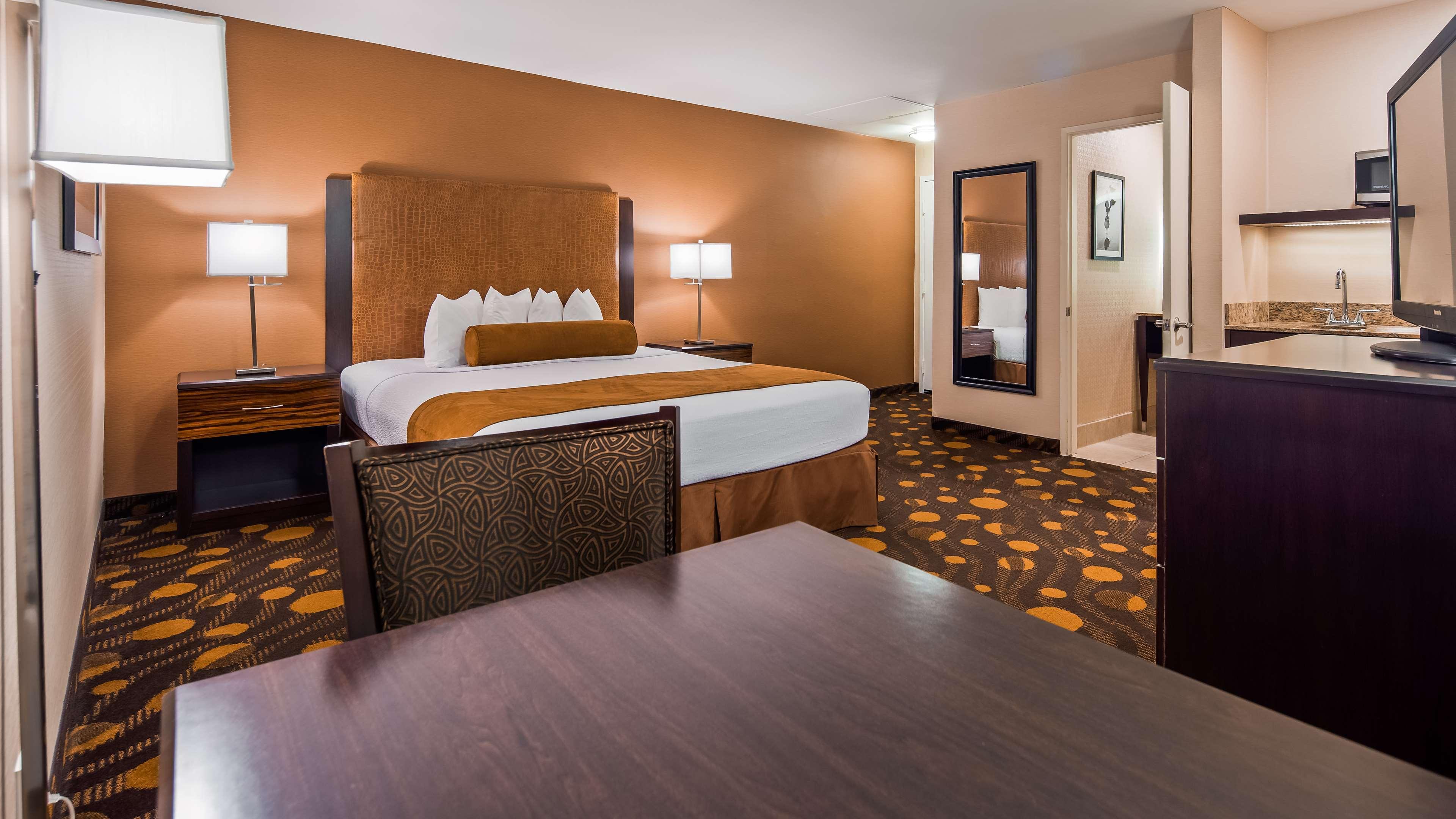 Best Western Plus Suites Hotel Coronado Island Bagian luar foto