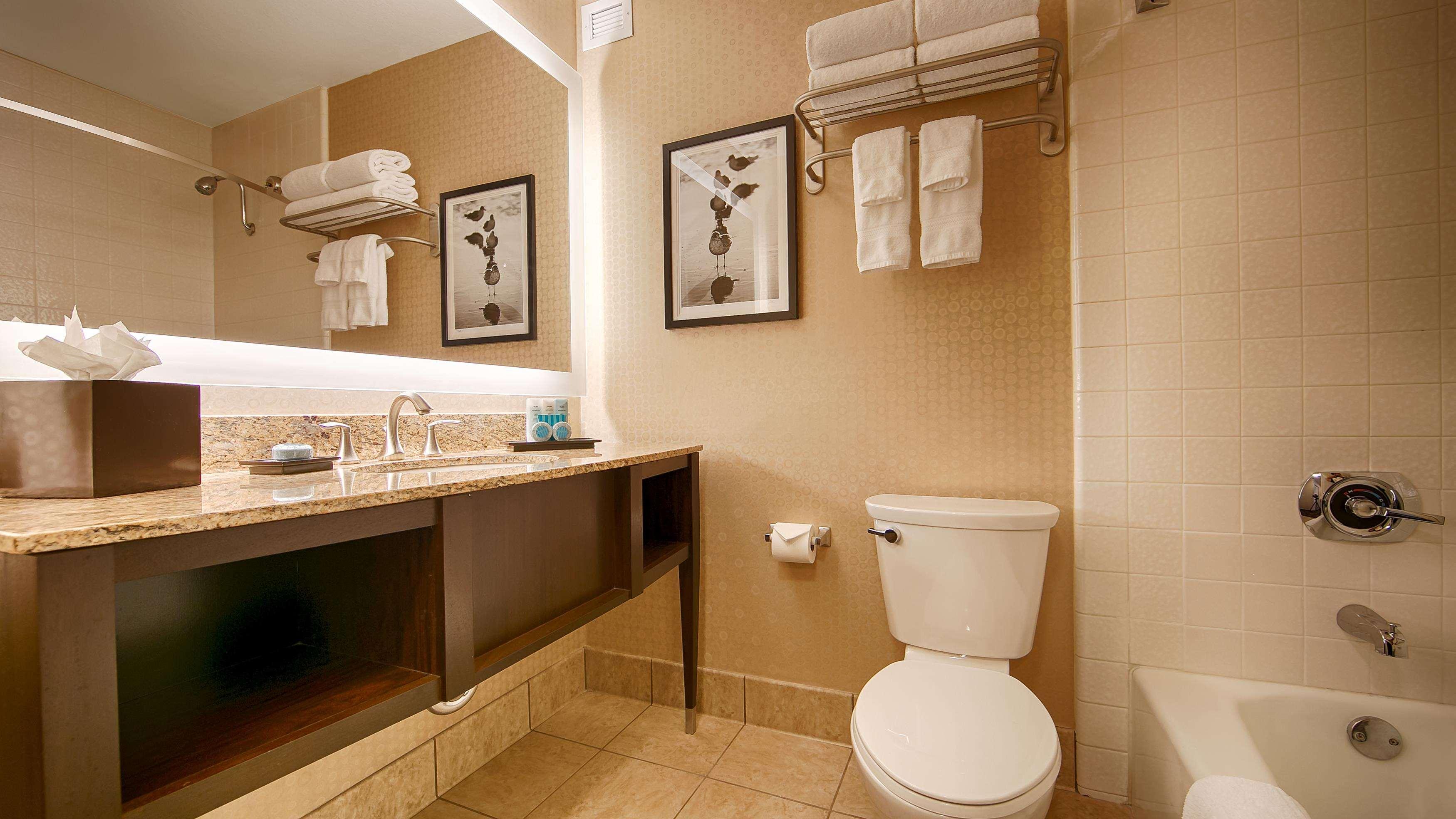 Best Western Plus Suites Hotel Coronado Island Bagian luar foto