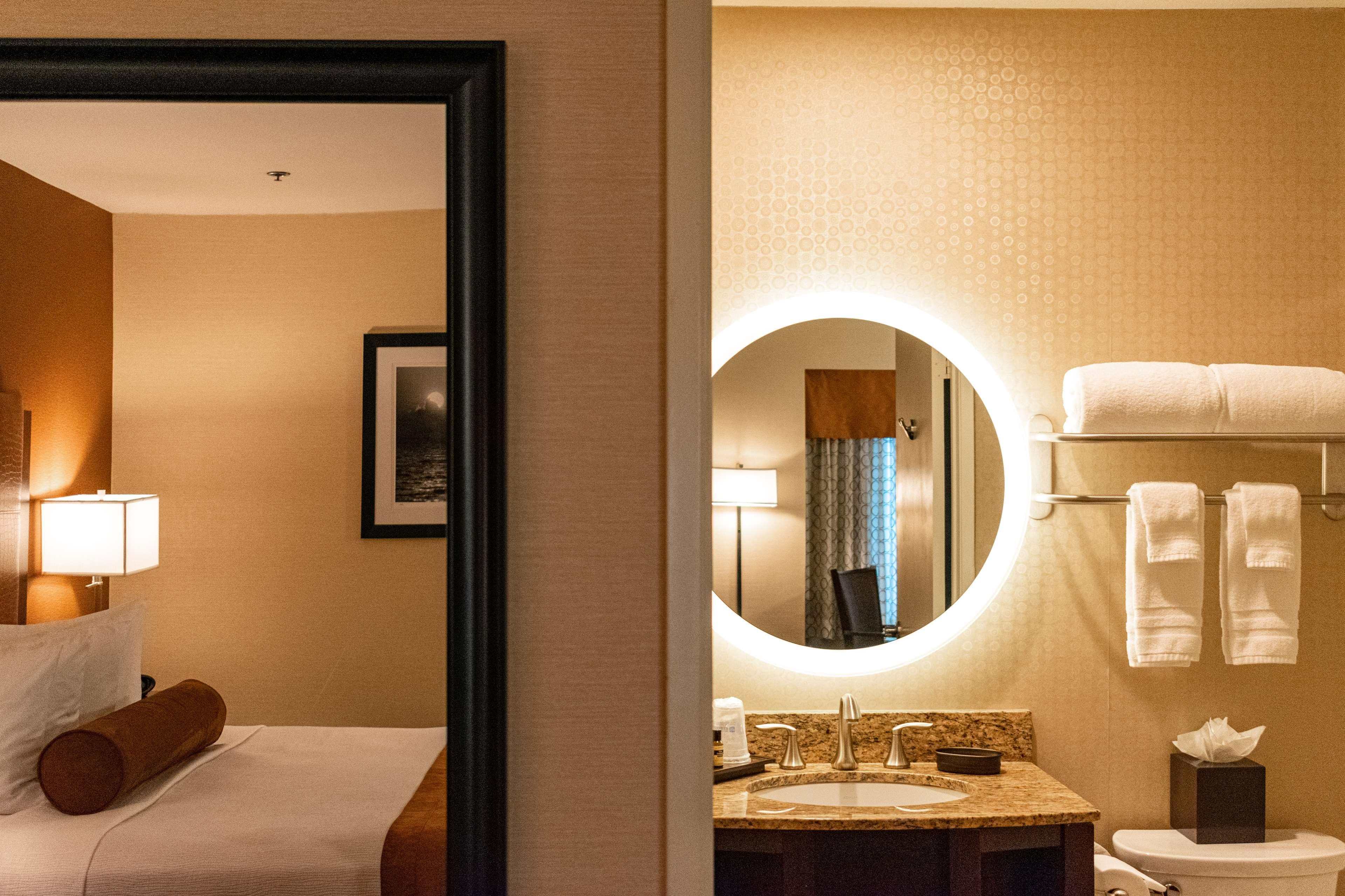 Best Western Plus Suites Hotel Coronado Island Bagian luar foto