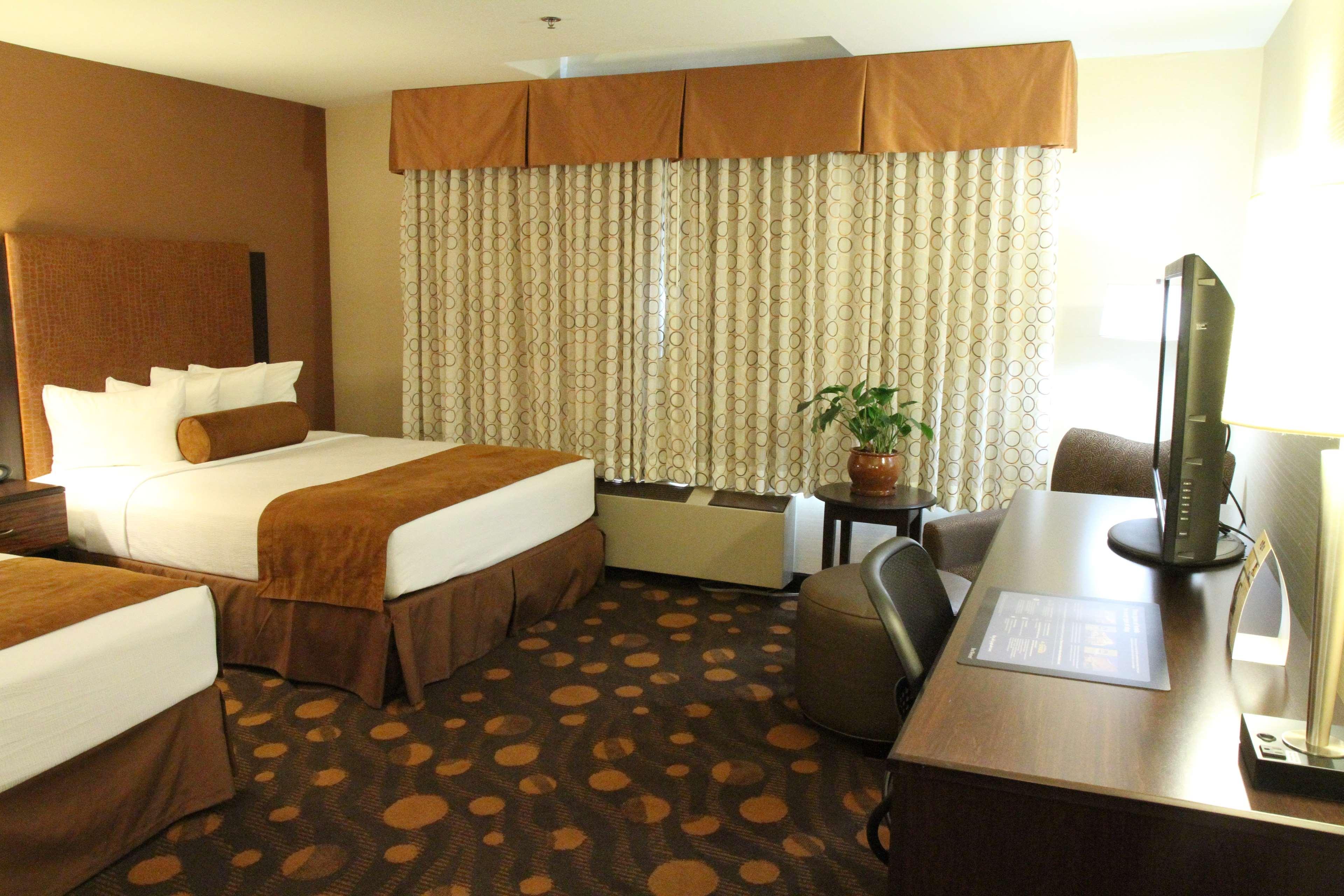 Best Western Plus Suites Hotel Coronado Island Bagian luar foto