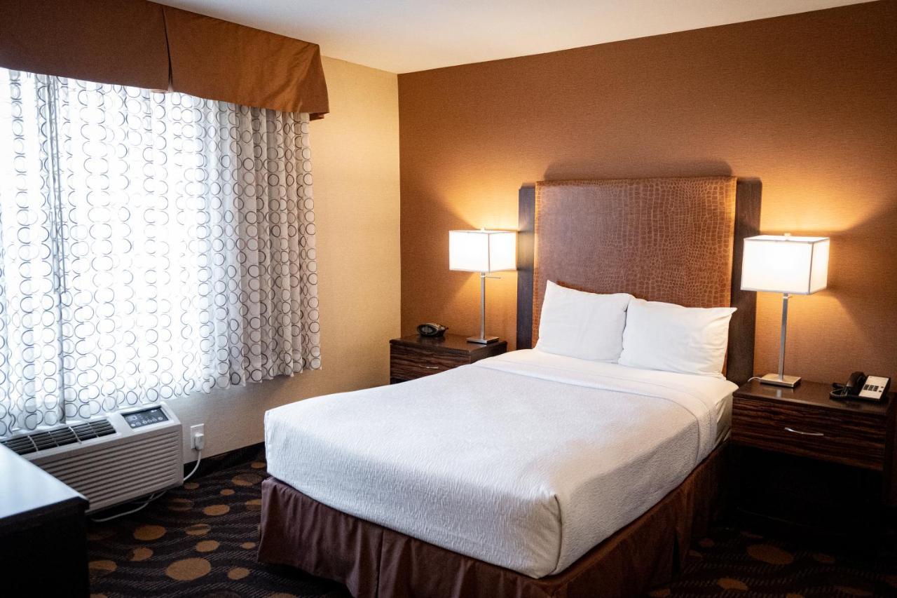 Best Western Plus Suites Hotel Coronado Island Bagian luar foto
