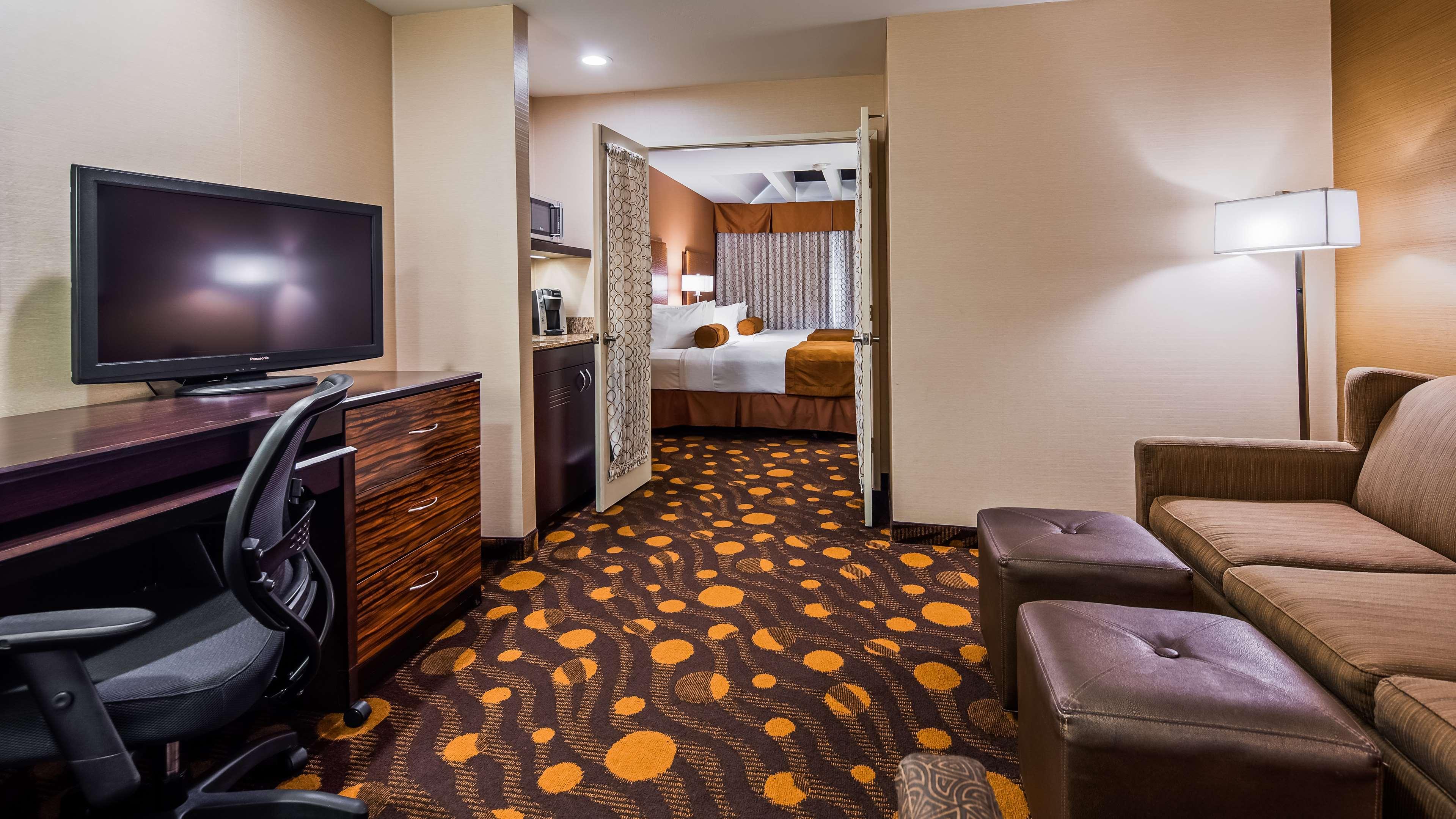 Best Western Plus Suites Hotel Coronado Island Bagian luar foto