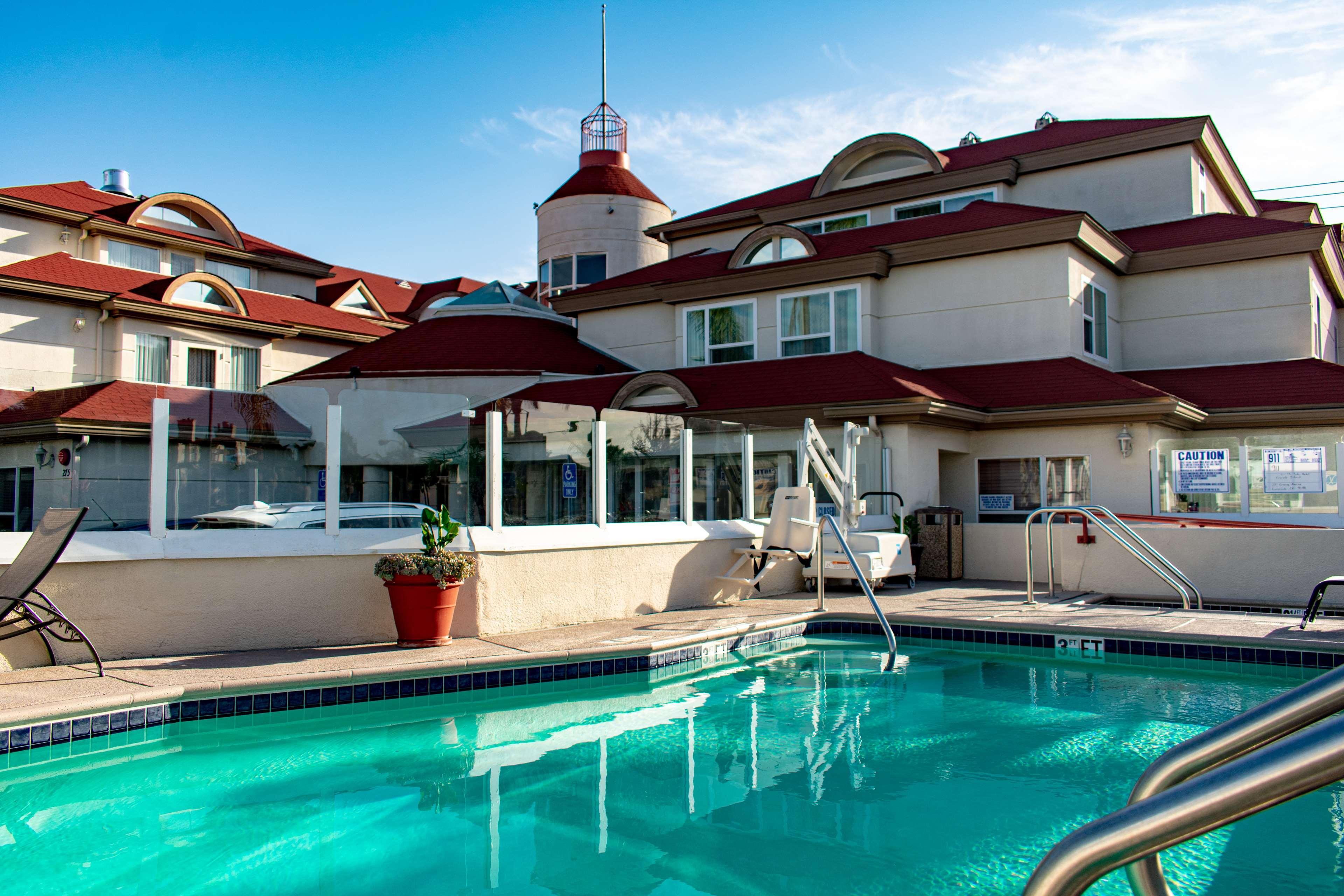 Best Western Plus Suites Hotel Coronado Island Bagian luar foto