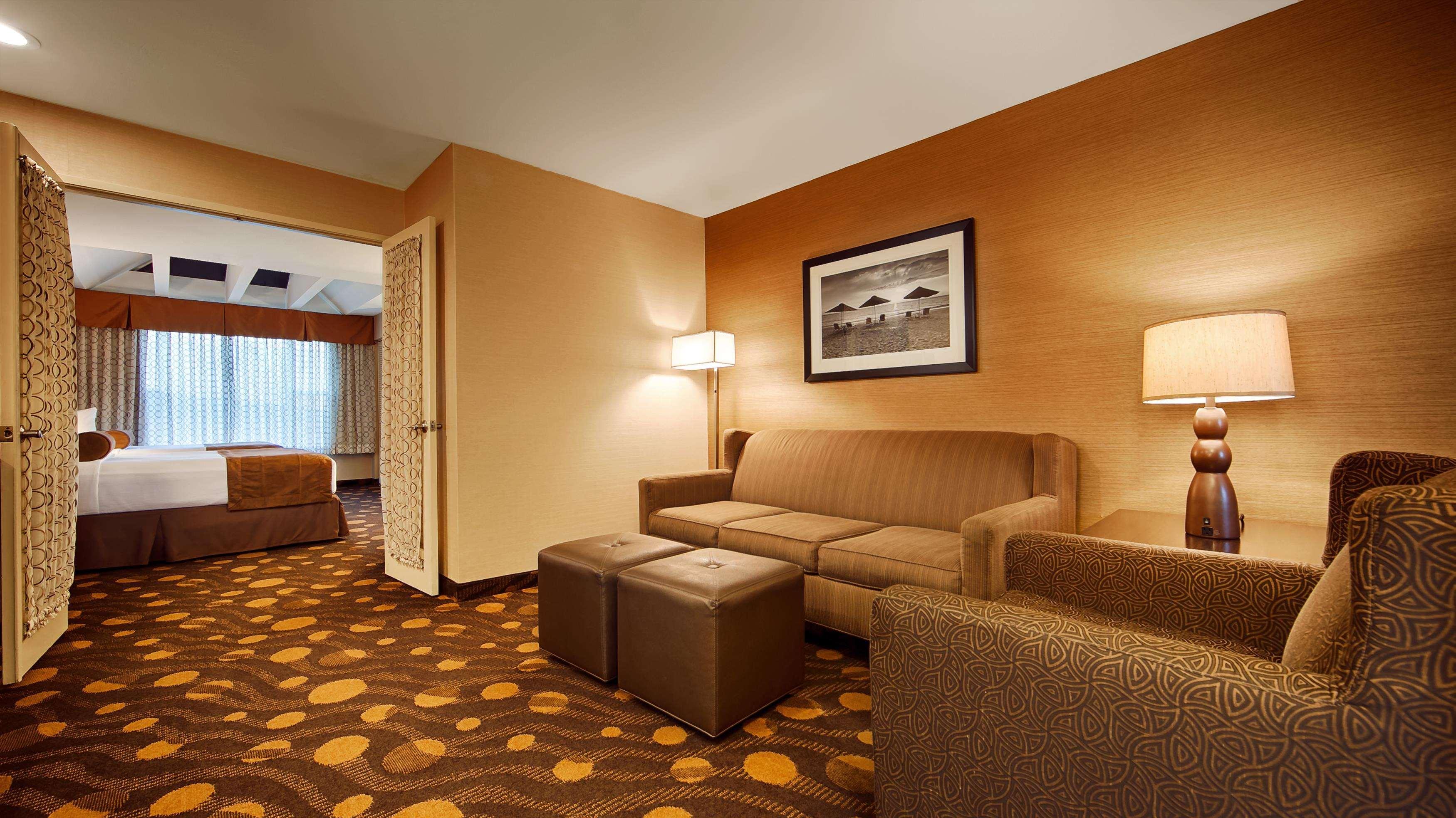 Best Western Plus Suites Hotel Coronado Island Bagian luar foto
