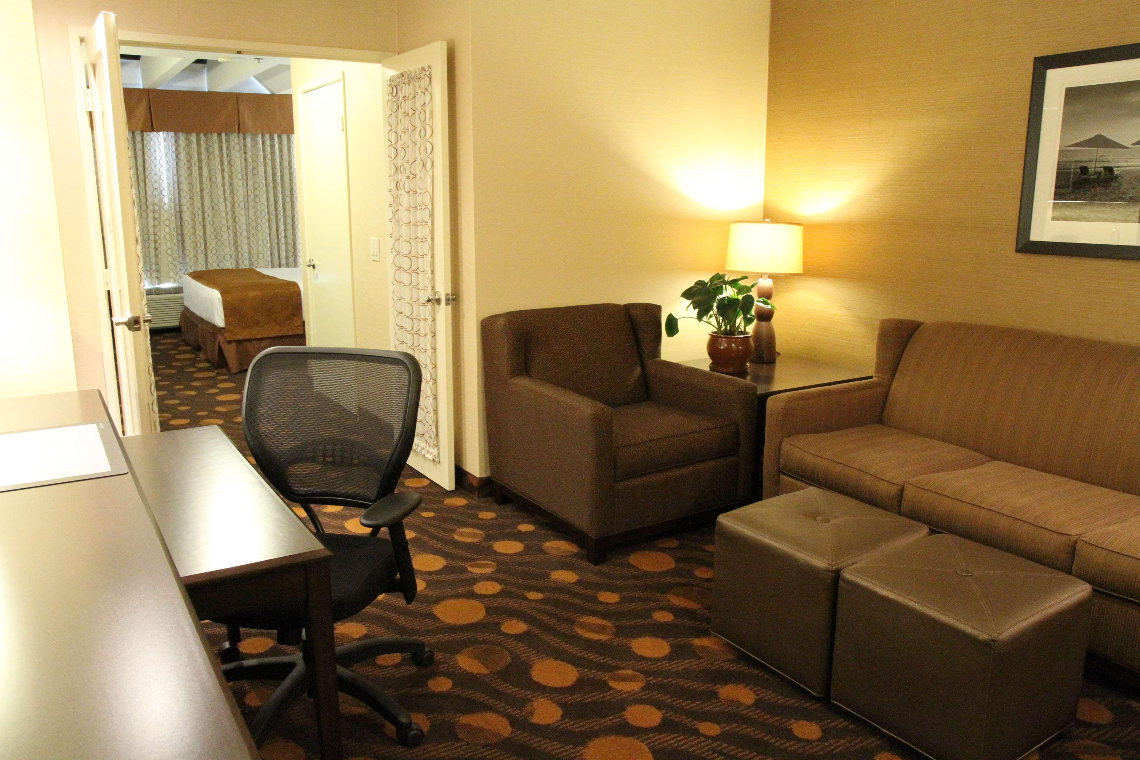 Best Western Plus Suites Hotel Coronado Island Bagian luar foto
