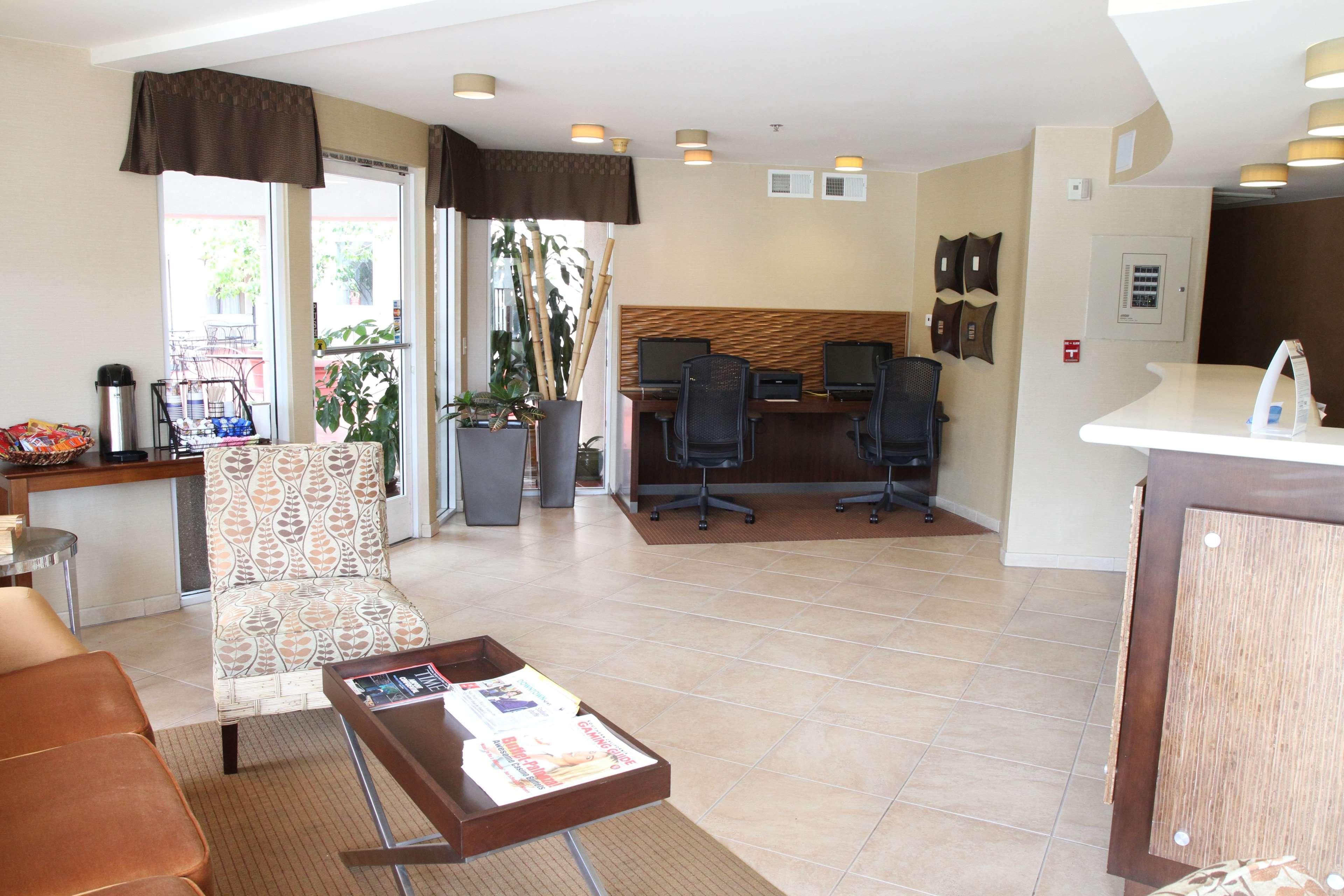 Best Western Plus Suites Hotel Coronado Island Bagian luar foto