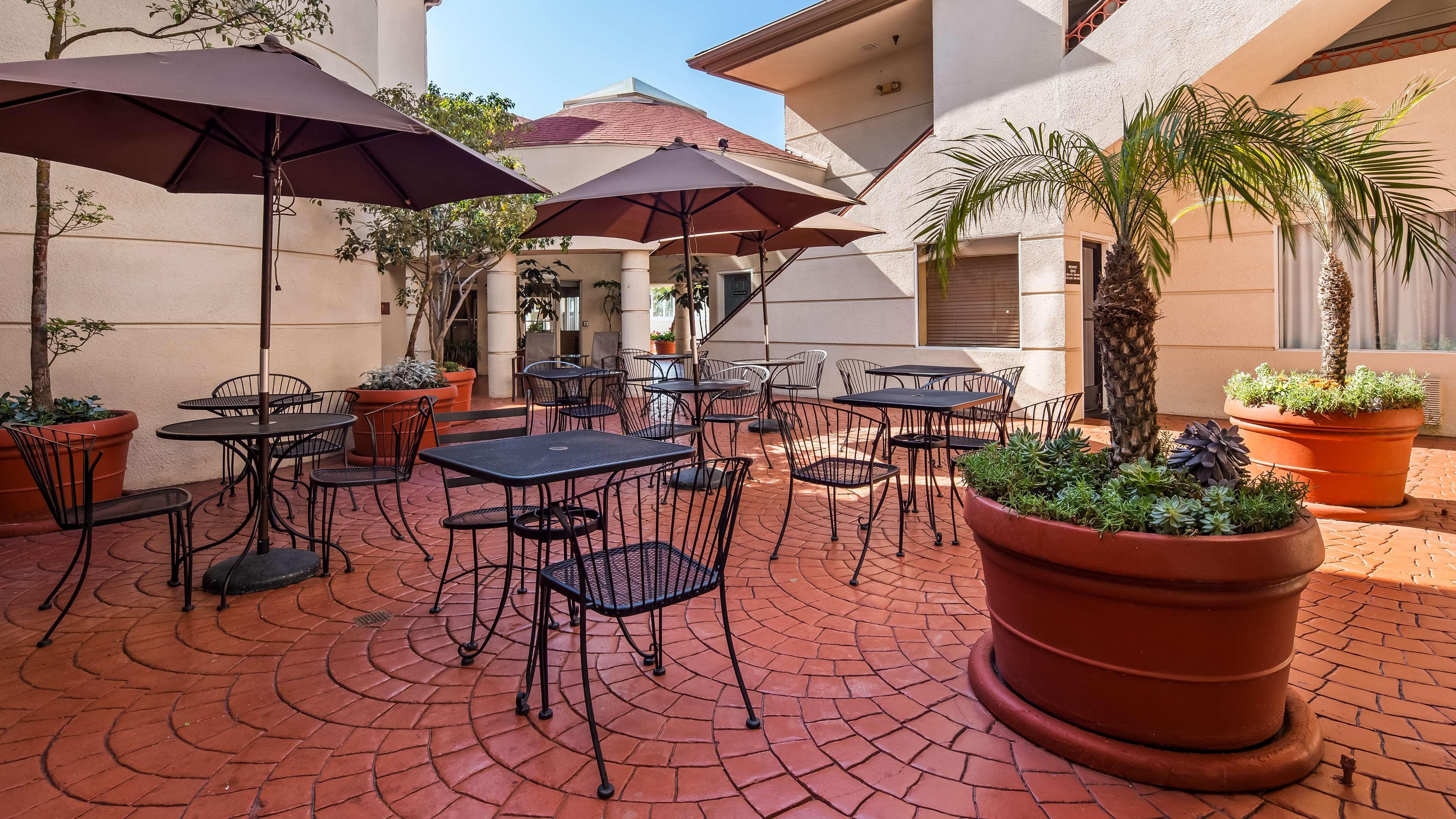 Best Western Plus Suites Hotel Coronado Island Bagian luar foto