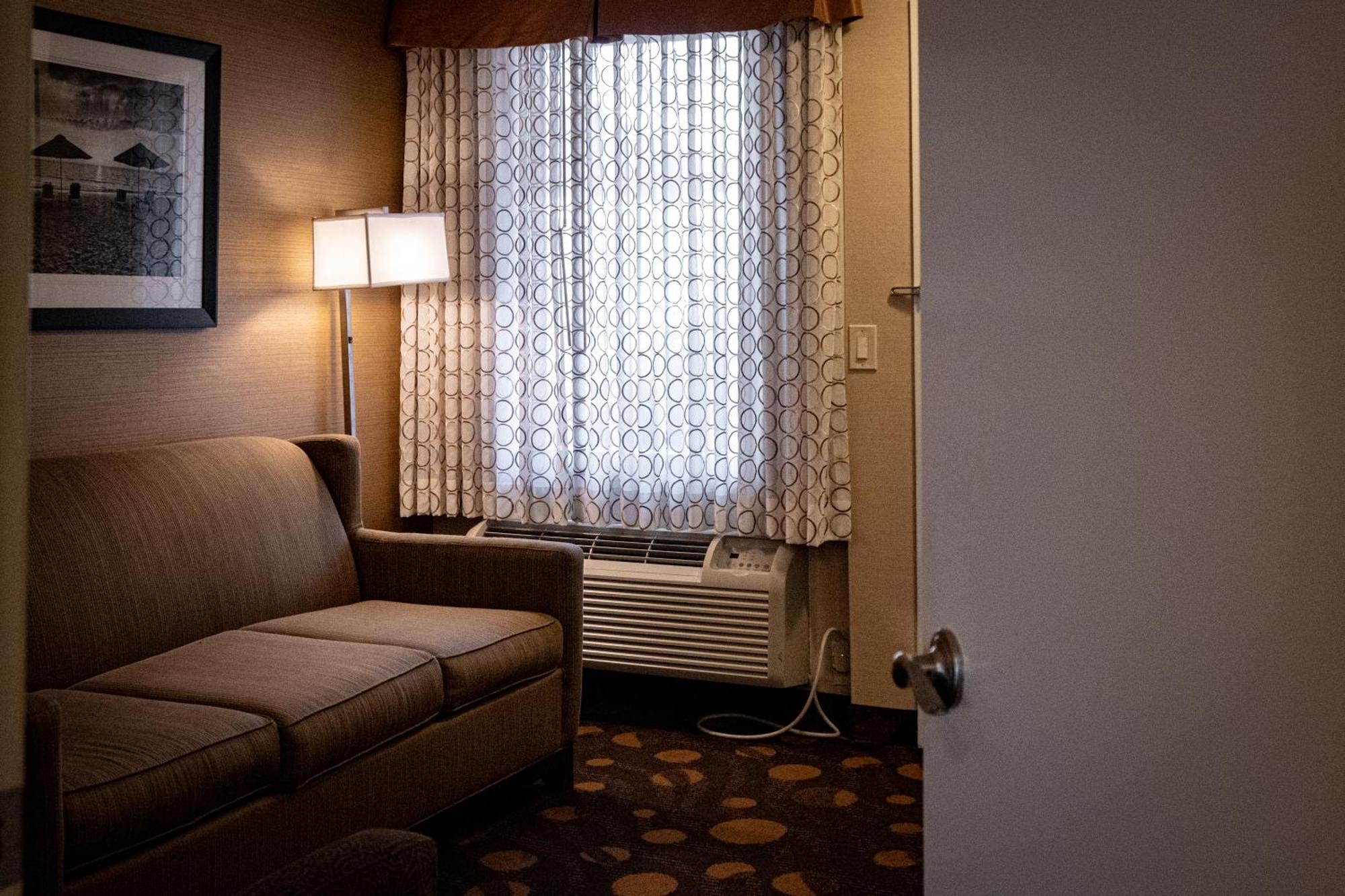 Best Western Plus Suites Hotel Coronado Island Bagian luar foto