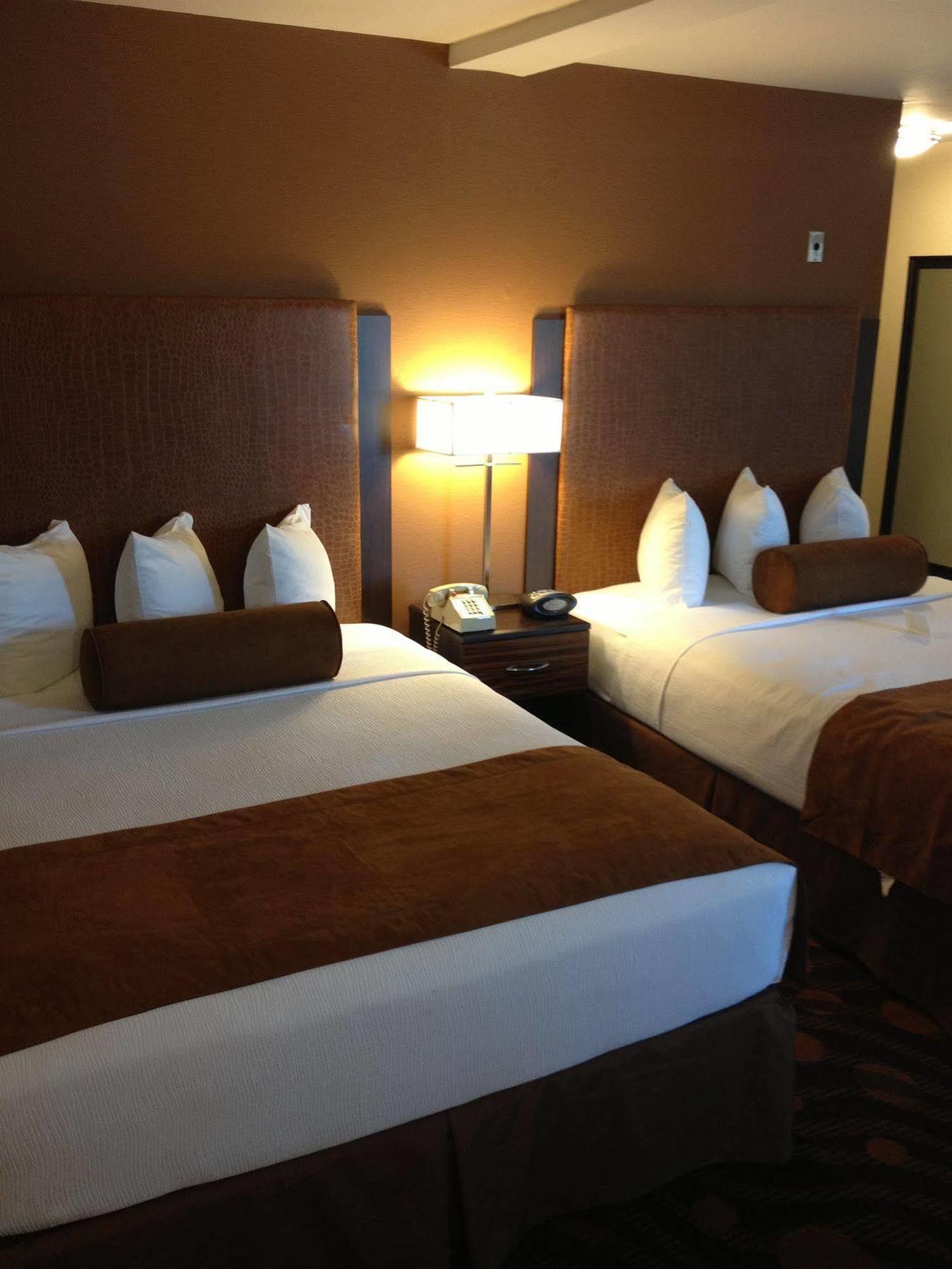 Best Western Plus Suites Hotel Coronado Island Bagian luar foto