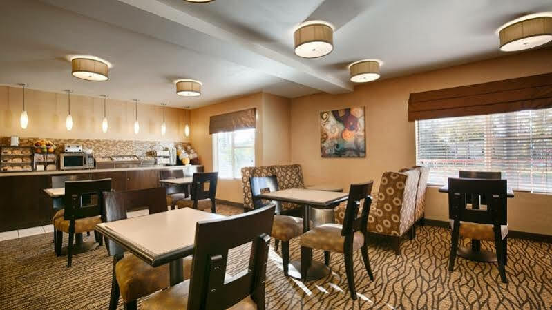 Best Western Plus Suites Hotel Coronado Island Bagian luar foto