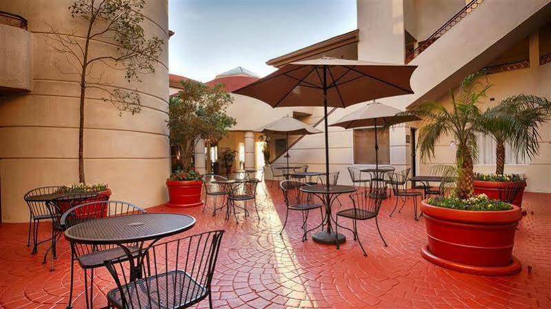 Best Western Plus Suites Hotel Coronado Island Bagian luar foto