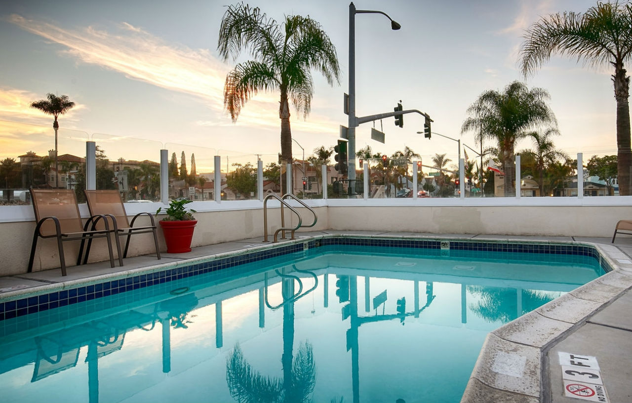 Best Western Plus Suites Hotel Coronado Island Bagian luar foto